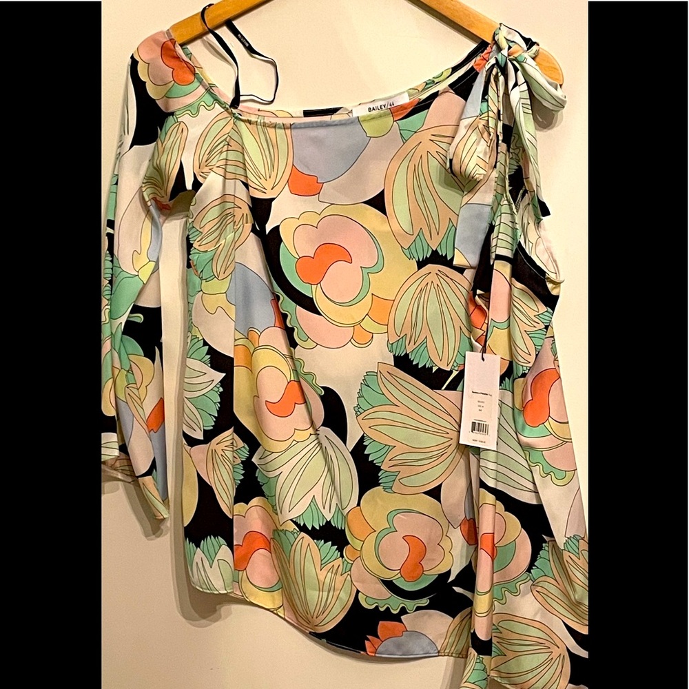 Bailey 44 Top